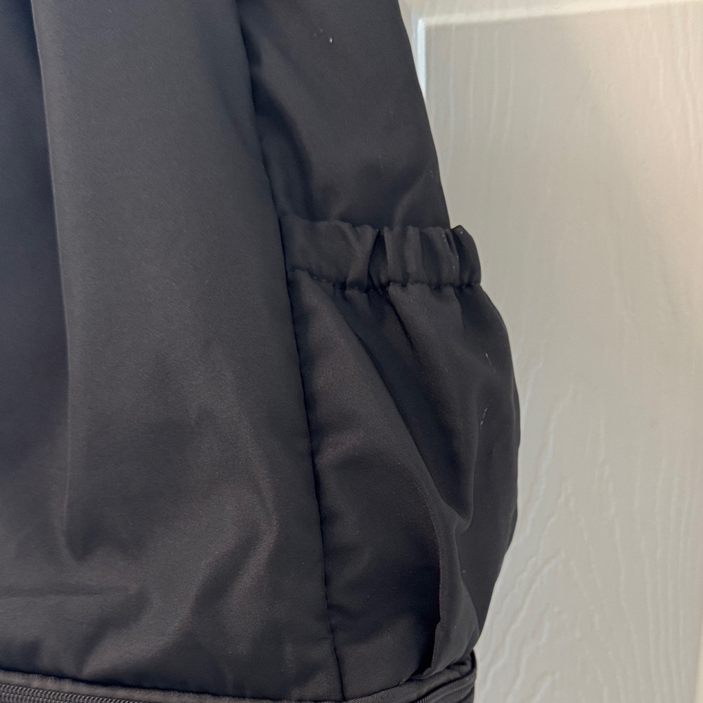 Beyond Yoga Black Convertible Drawstring Tote - Picture 5 of 10